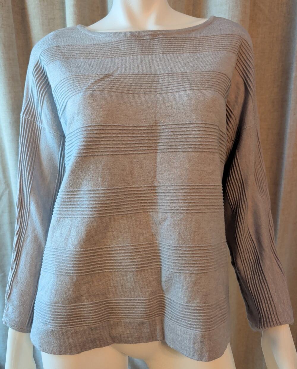 T Tahari Woman Horizontal Rib Knit Gray Sweater Women's Size M Boat Neck